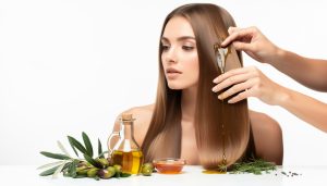 découvrez les bienfaits de l'huile d'olive pour les cheveux et apprenez des recettes naturelles pour nourrir et revitaliser votre chevelure.