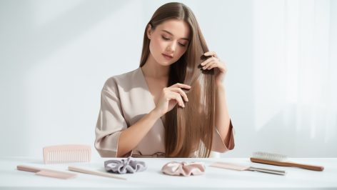 découvrez nos conseils pratiques et les accessoires indispensables pour démêler facilement vos cheveux sans les abîmer.